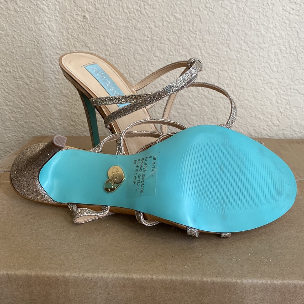 Heels - Picture 3 of 5